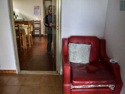 L'interno della villetta della signora Maria: spartano e spoglio